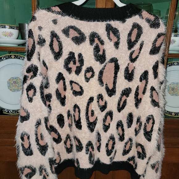 MinkPink eyelash leopard print sweater. S - Picture 3 of 5